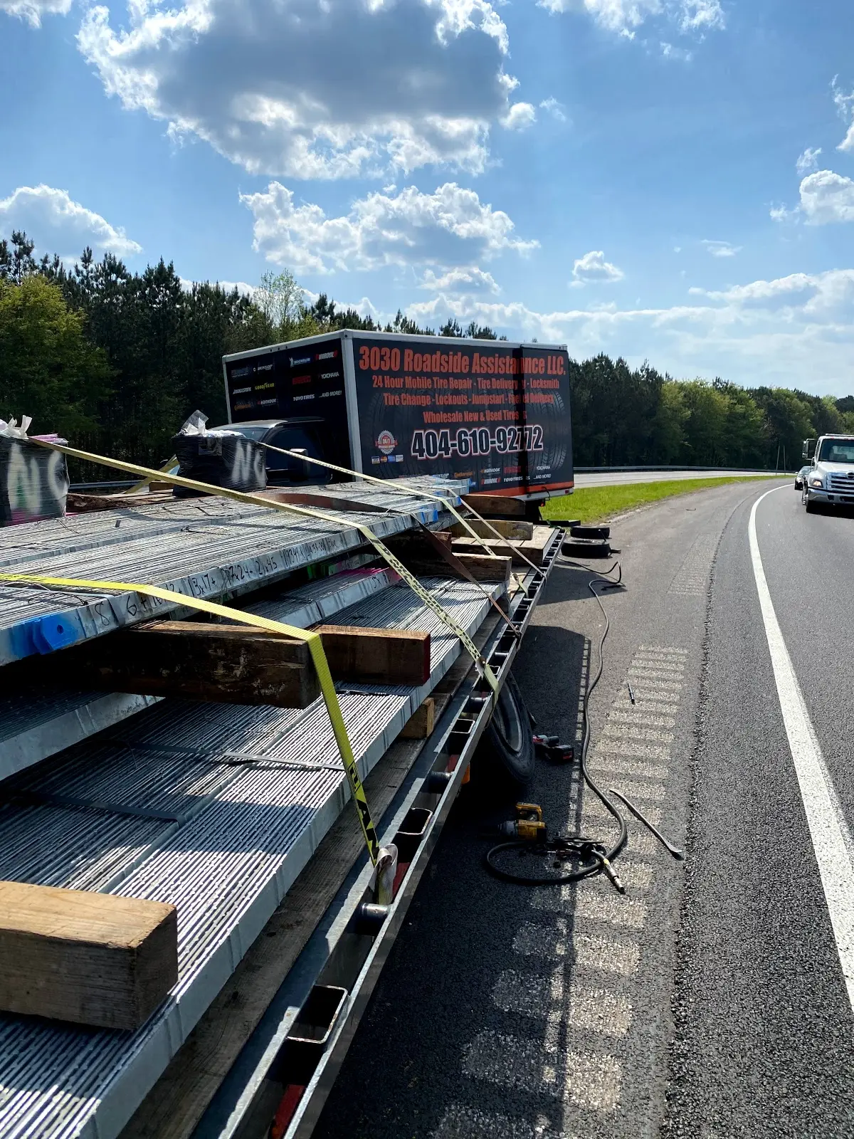 Foto del servicio de asistencia 3030 Roadside Assistance & Mobile Tire Service LLC.
