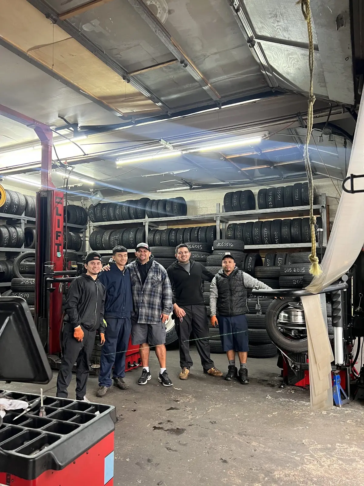 Foto del servicio de asistencia L&A Tireshop Auto Repair