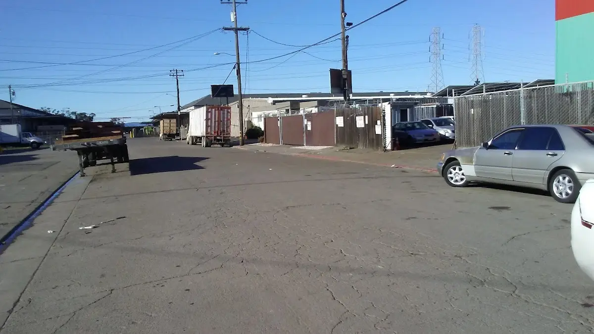Foto del servicio de asistencia Auto Plus Towing & Auto Body