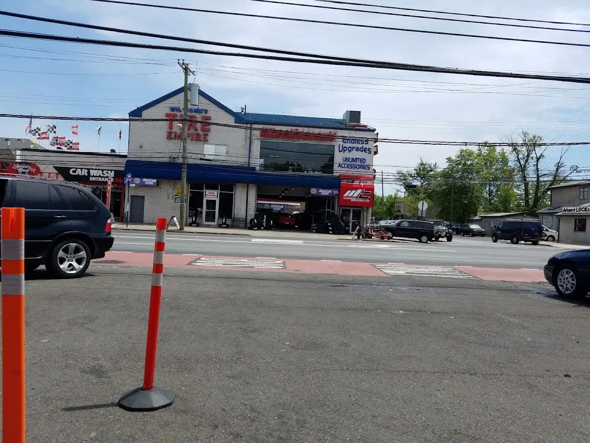 Foto del servicio de asistencia Wil Johns Tire Empire Tire Pros