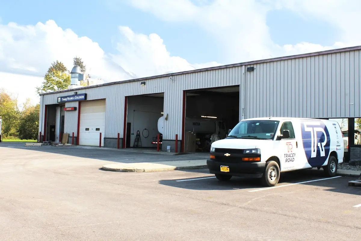 Foto del servicio de asistencia Tracey Road Body Shop | Heavy-Duty Truck & Equipment Body Repair