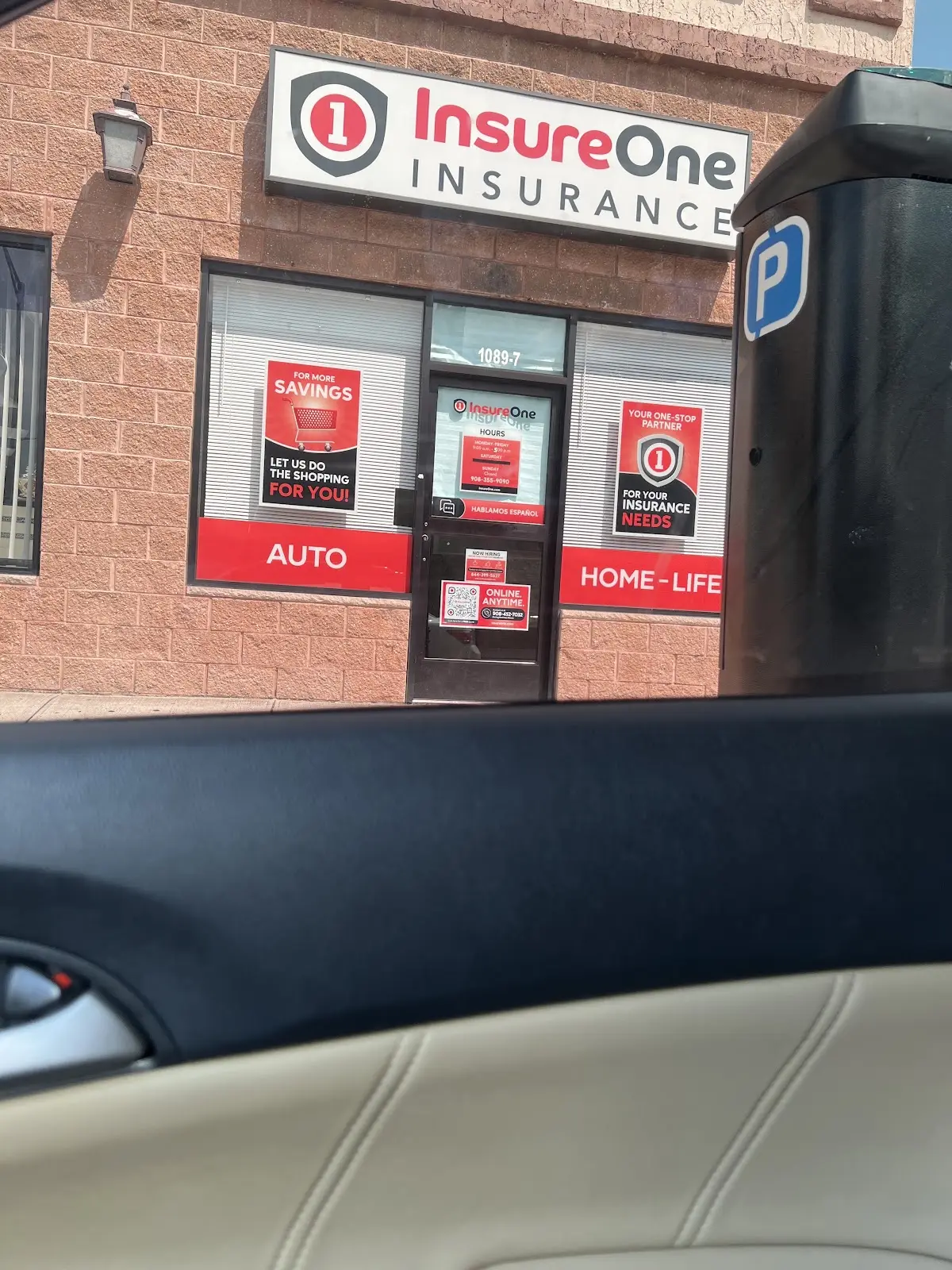 Logo de la compañía de seguros InsureOne Insurance