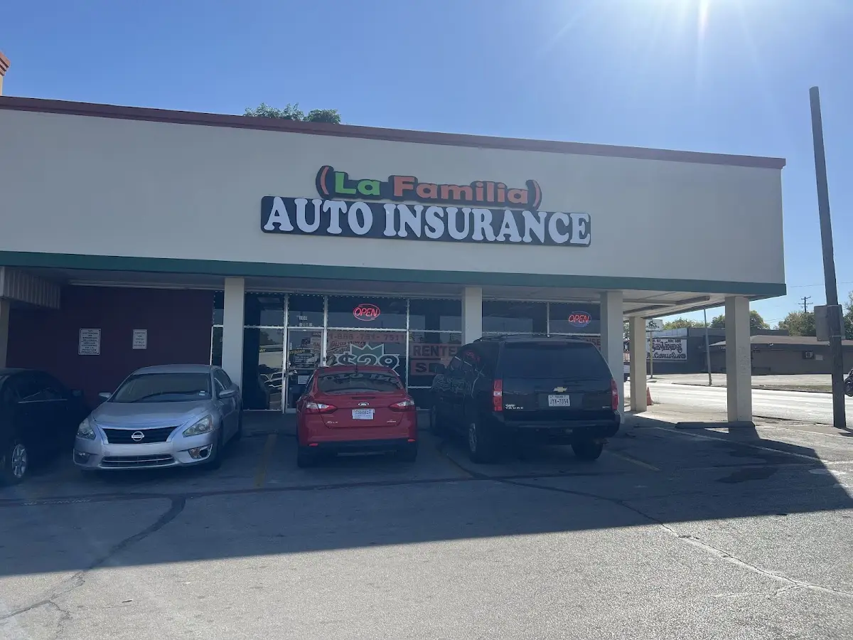 Logo de la compañía de seguros La Familia Auto Insurance