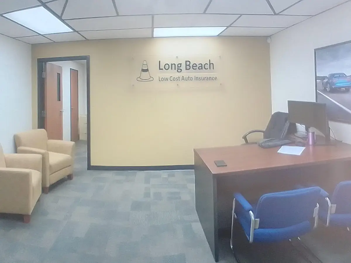 Logo de la compañía de seguros Long Beach Low Cost Auto Insurance