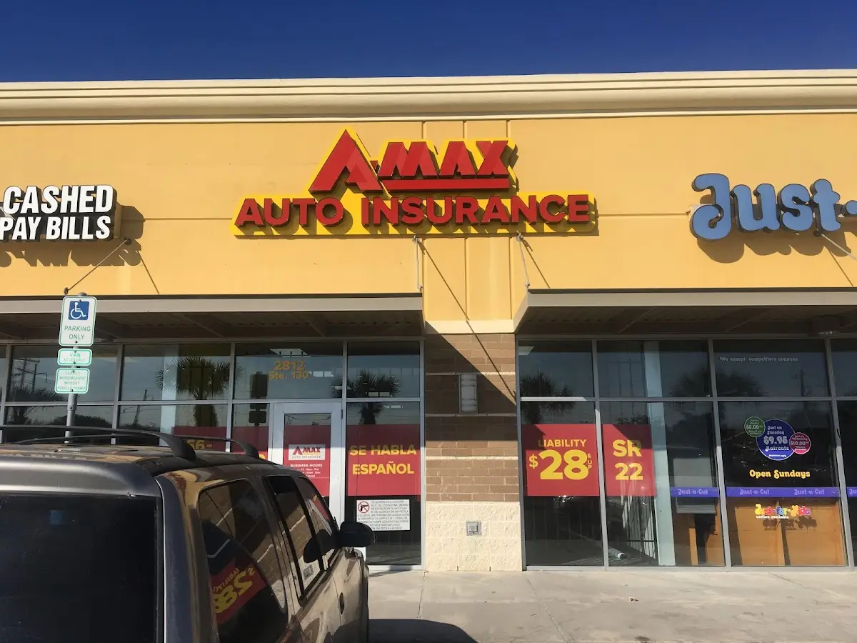 Logo de la compañía de seguros A-MAX Auto Insurance