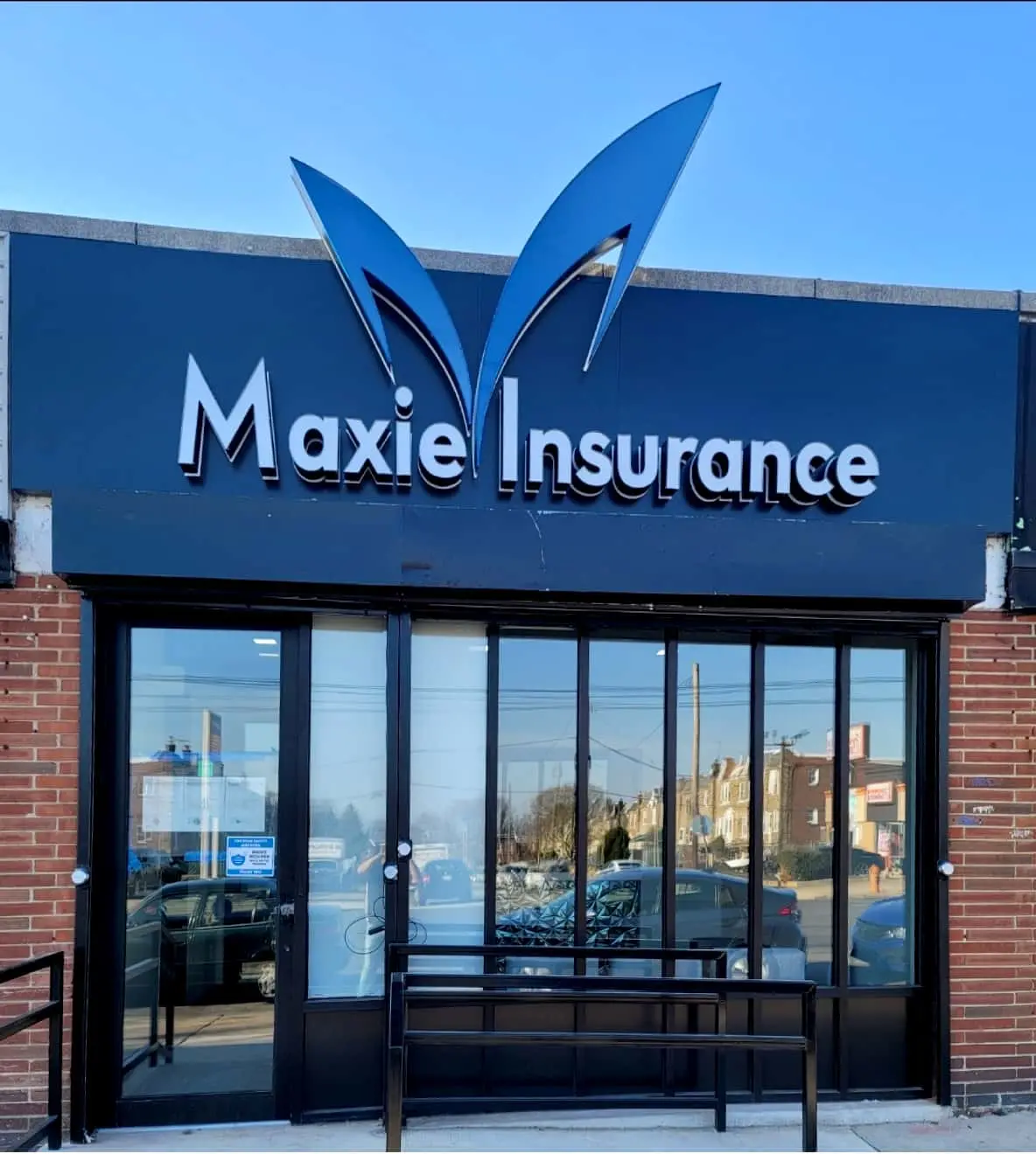 Logo de la compañía de seguros Maxie Insurance LLC