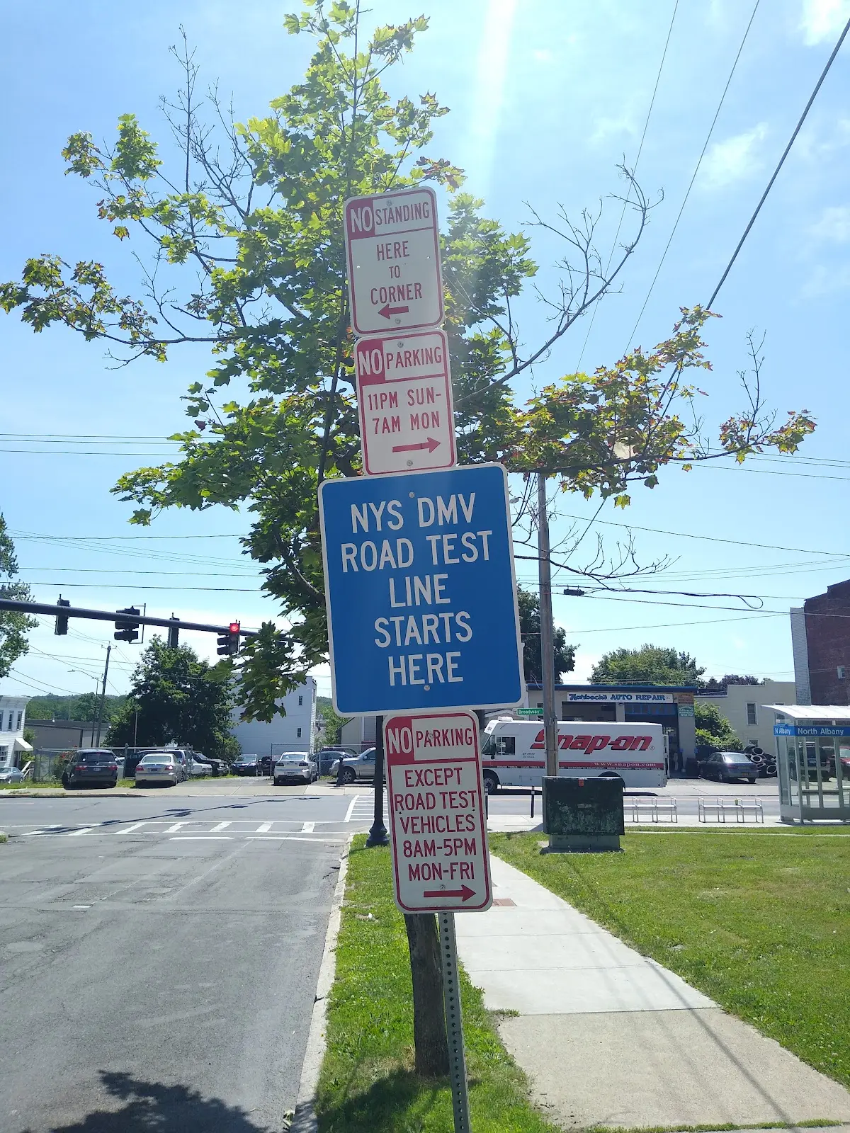 Foto de la escuela de manejo DMV DRIVER LICENSE ROAD TEST START HERE