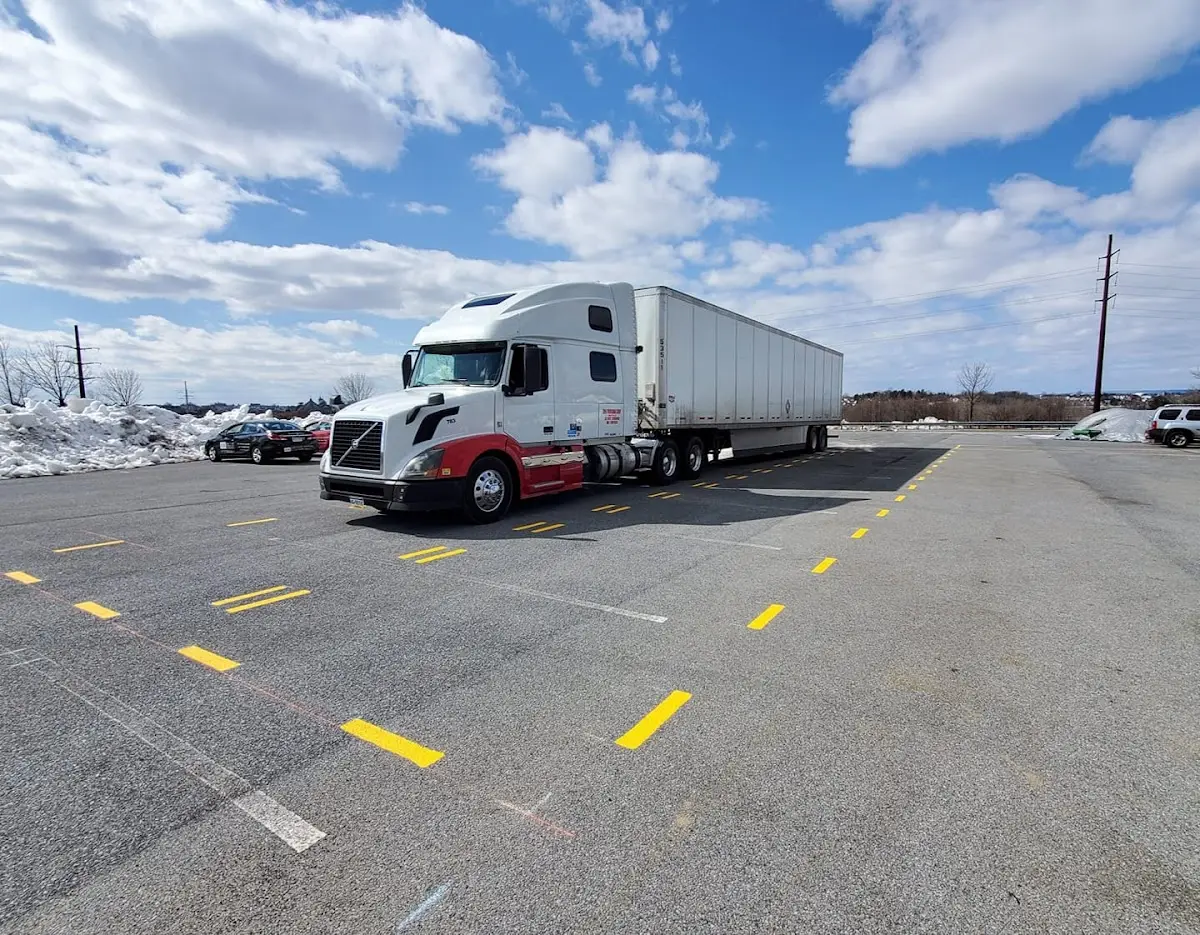 Foto de la escuela de manejo AW Trucking School & Testing Center