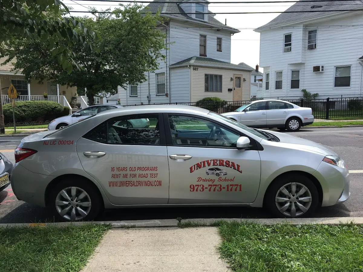 Foto de la escuela de manejo Universal Driving School LLC