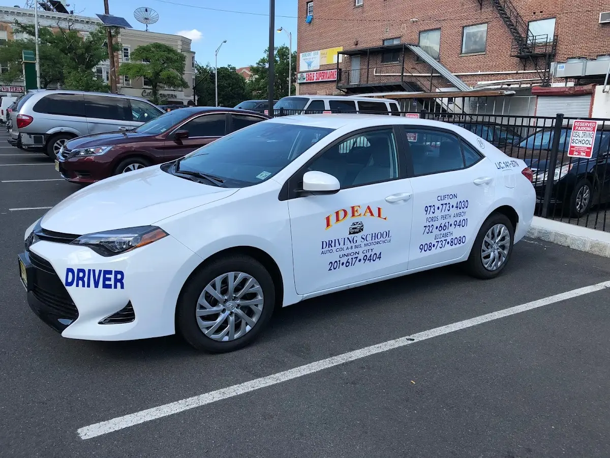 Foto de la escuela de manejo Ideal Driving School