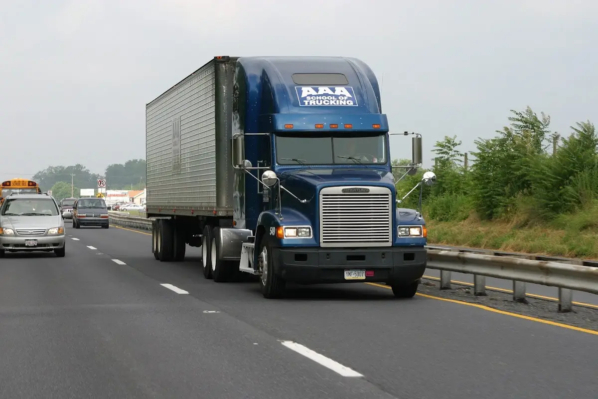 Foto de la escuela de manejo AAA School of Trucking