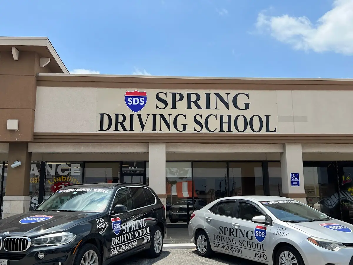 Foto de la escuela de manejo Spring Driving School (1960 Road West) ESCUELA DE MANEJO