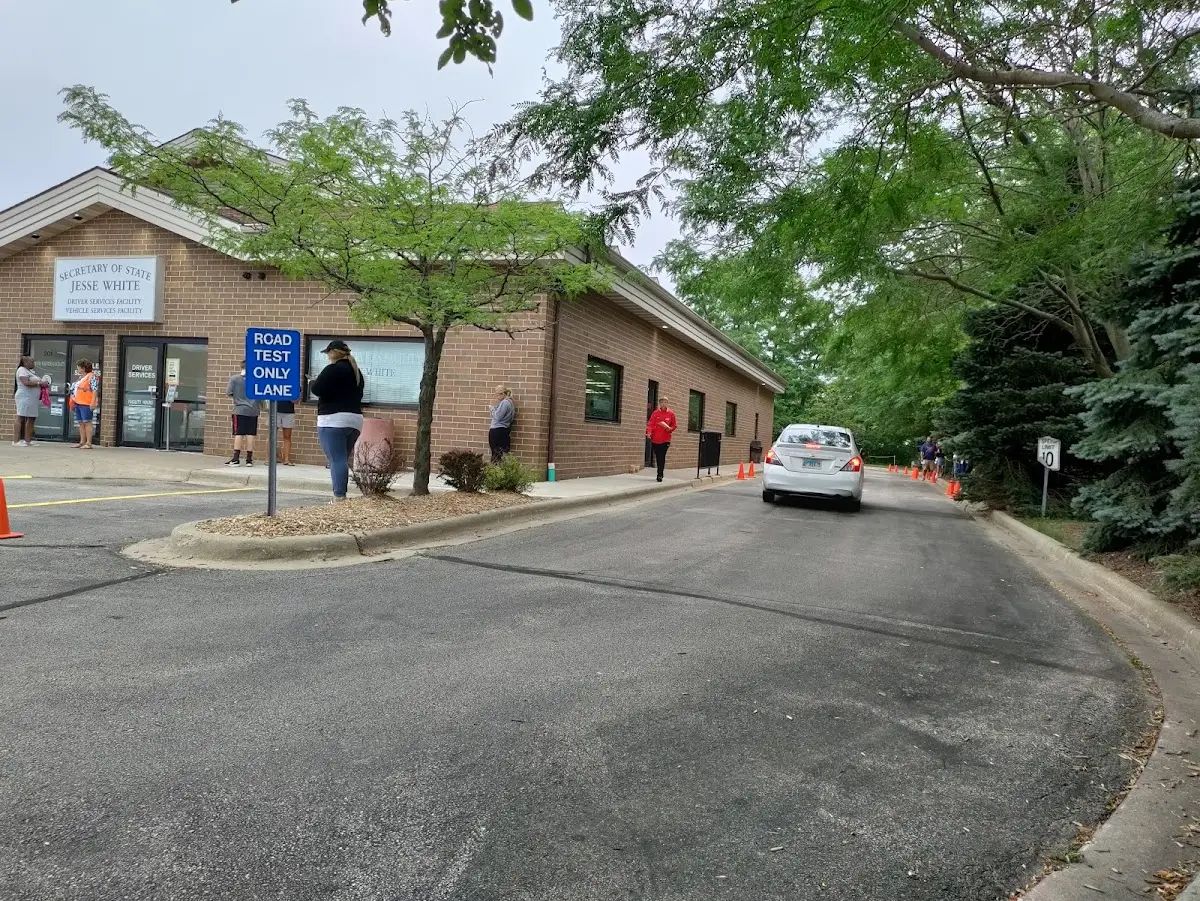 Foto de la escuela de manejo Joliet Illinois Secretary of State Facility