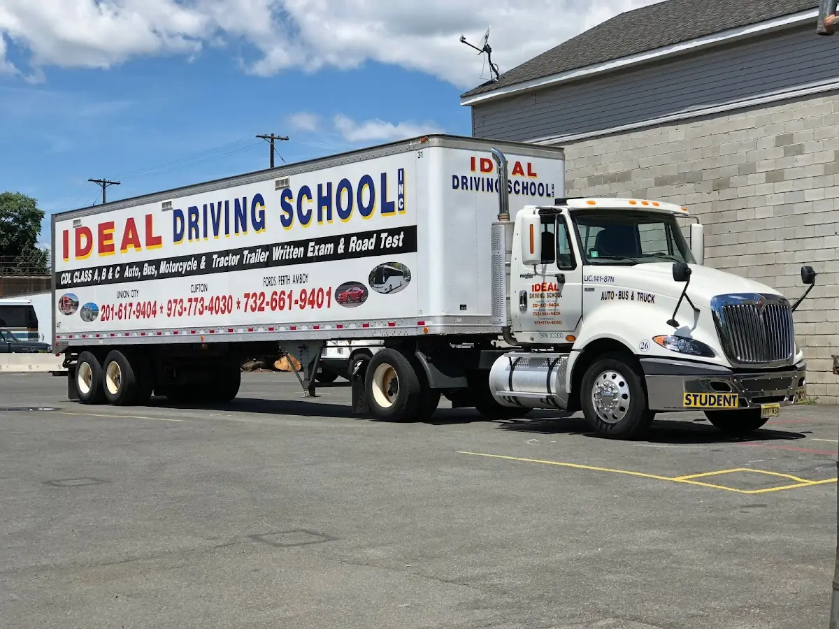 Foto de la escuela de manejo Ideal Driving School