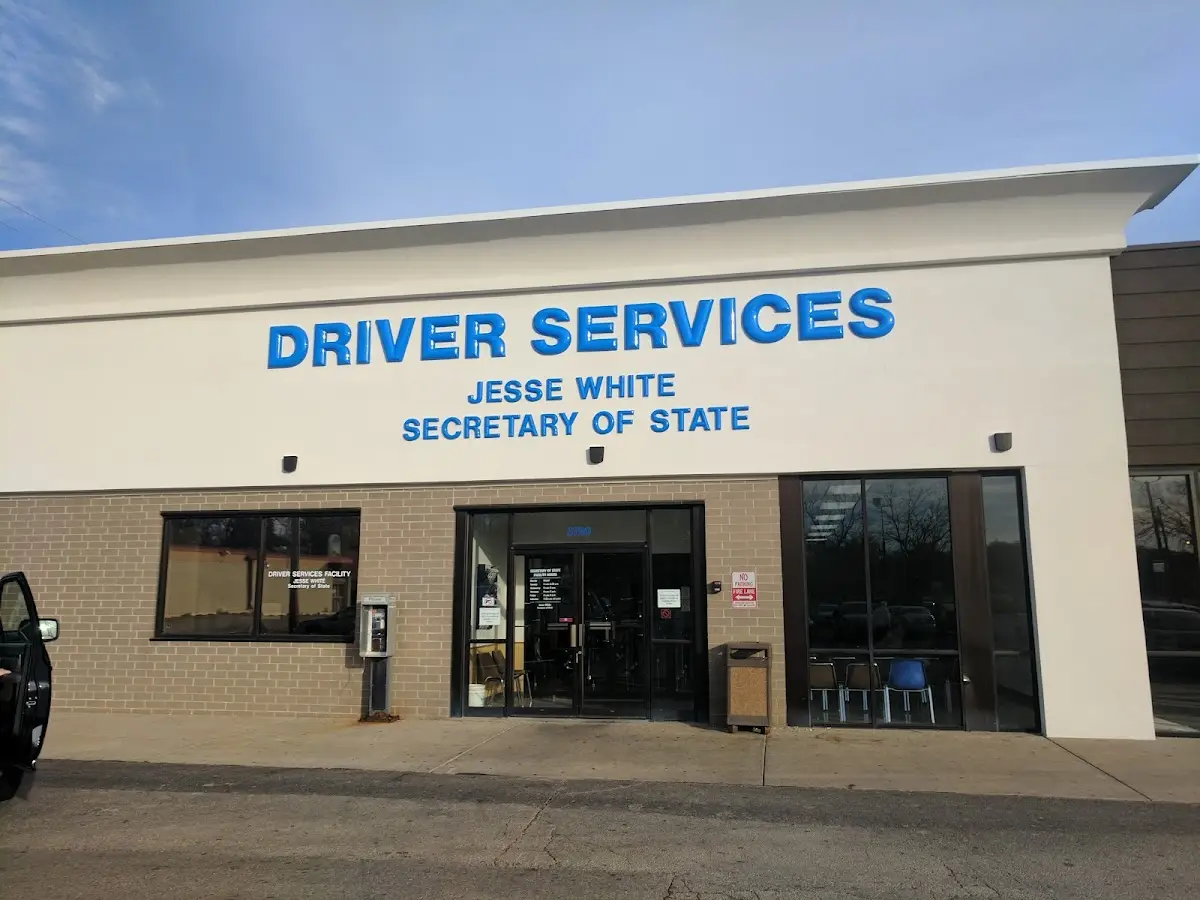 Foto de la escuela de manejo DMV Rockford Sec. of State Facility
