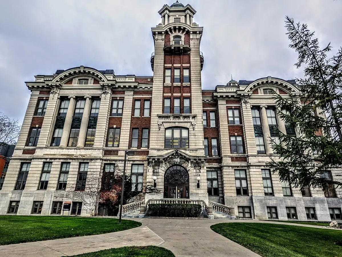 Foto de la escuela de manejo Lyman Hall