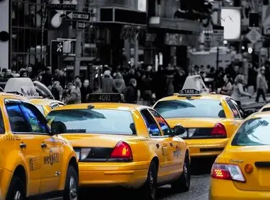 Imagen de Reading Yellow Cab