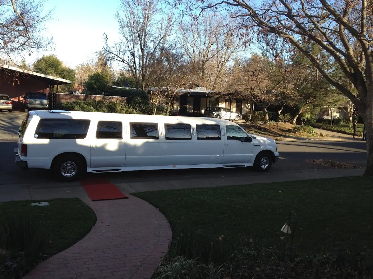 Imagen de CAMELOT LIMOUSINE SERVICE