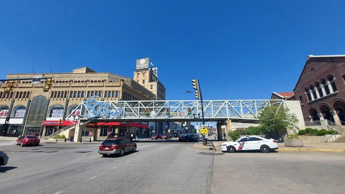 Imagen de 69th St Transit Center